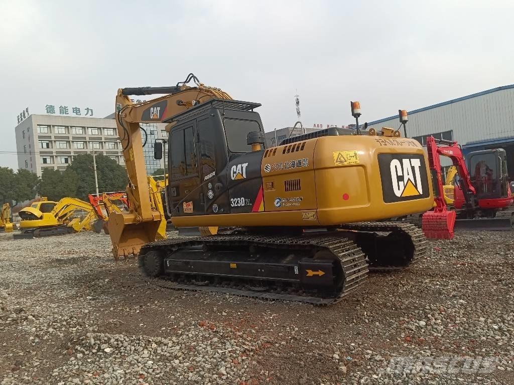 CAT 323 D Kāpurķēžu ekskavatori