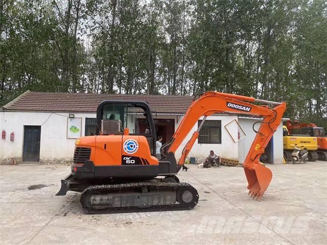 Doosan DX60 Kāpurķēžu ekskavatori