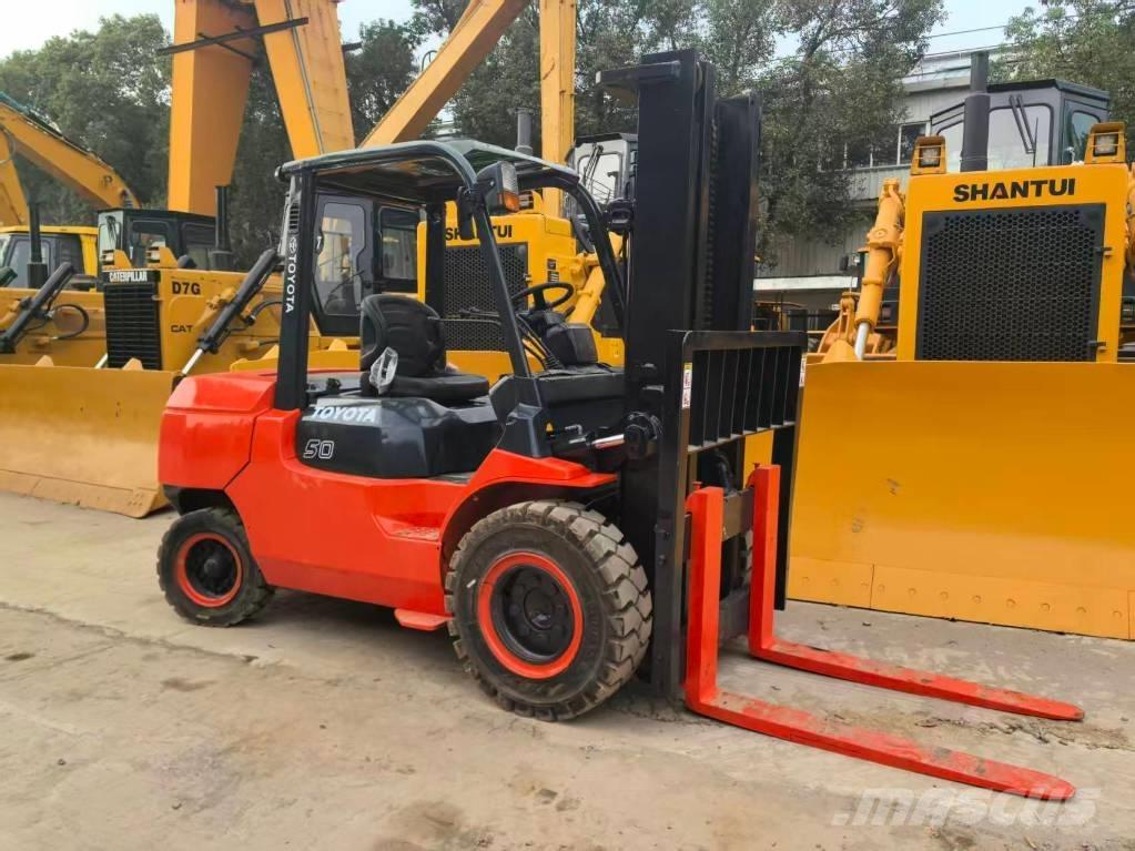 Toyota 7FD50 Tehnika ar dīzeļa dzinēju