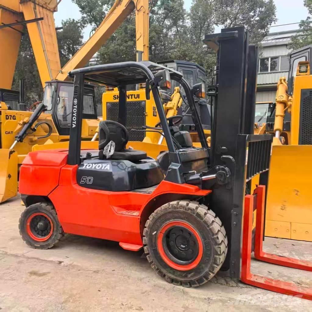 Toyota 7FD50 Tehnika ar dīzeļa dzinēju