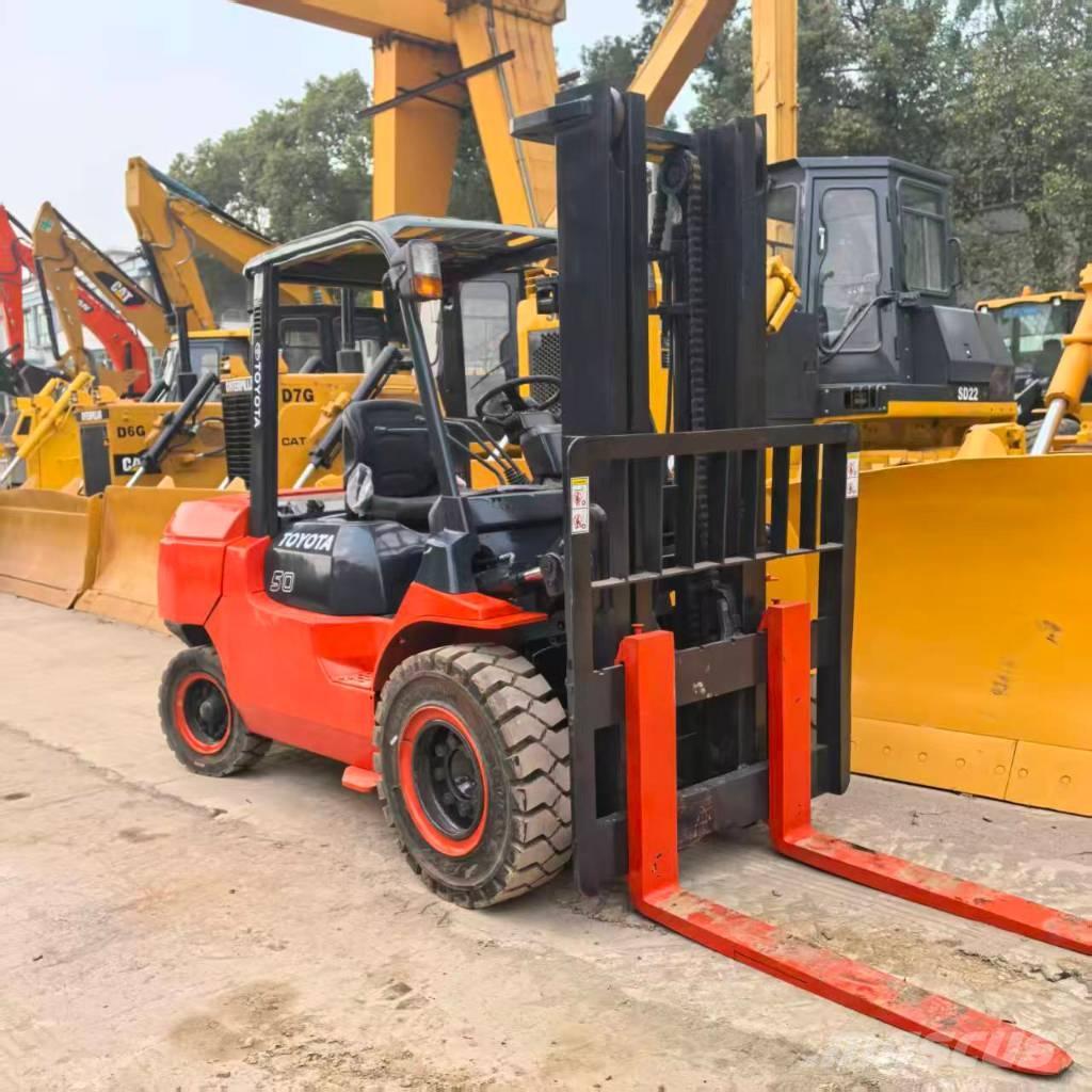 Toyota 7FD50 Tehnika ar dīzeļa dzinēju