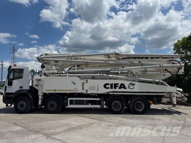 Iveco Trakker 450 Kravas mašīna- betona sūknis