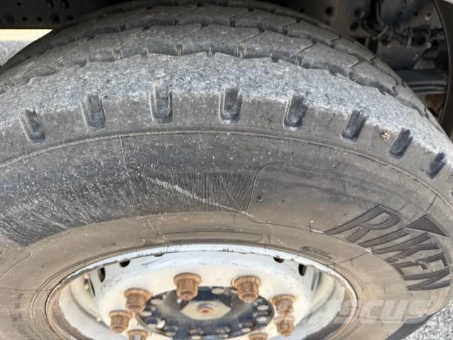 Iveco Trakker 450 Kravas mašīna- betona sūknis