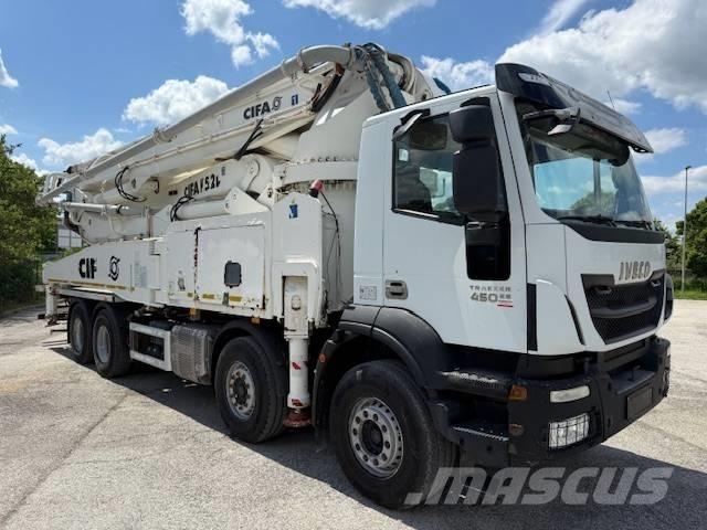 Iveco Trakker 450 Kravas mašīna- betona sūknis