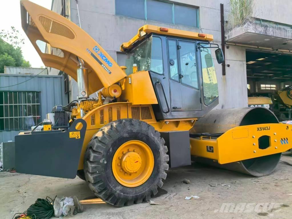 XCMG 142J Vienvalča grunts veltņi