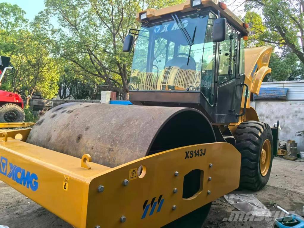 XCMG 142J Vienvalča grunts veltņi