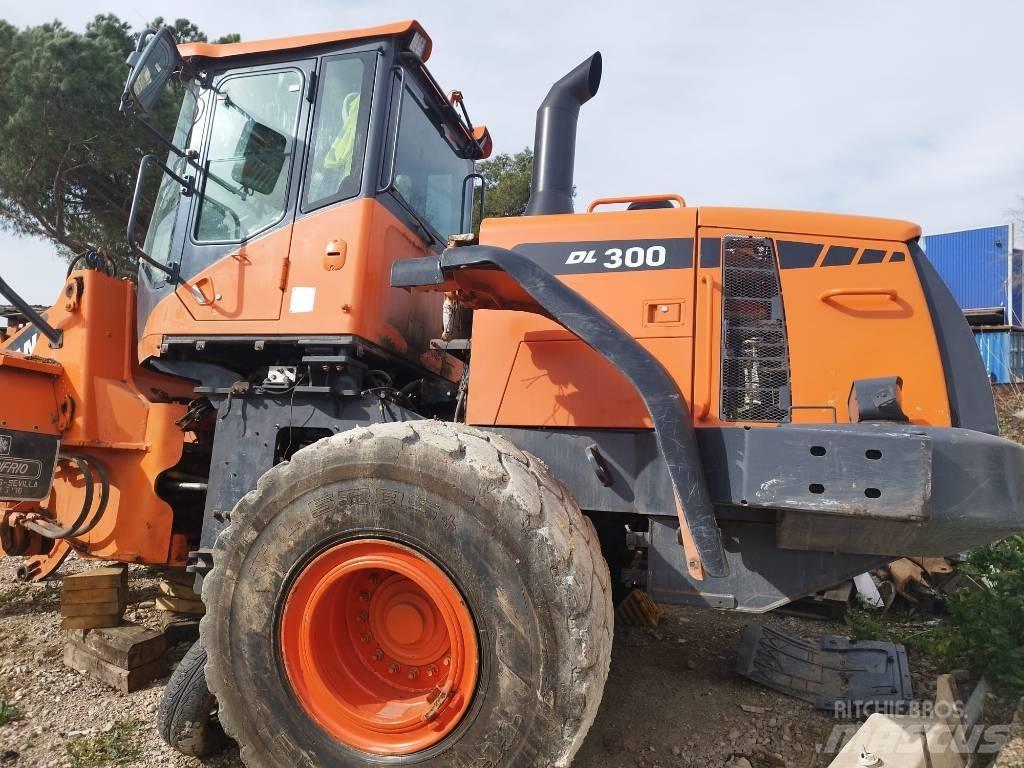 Doosan DL 300-3 Iekrāvēji uz riteņiem