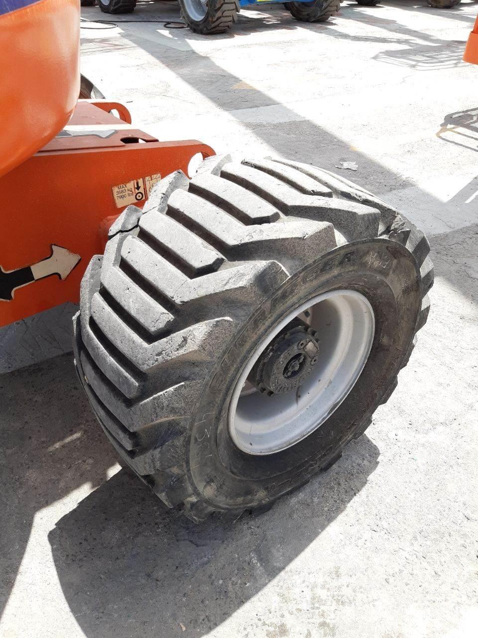 JLG 450AJ Strēles pacēlāji