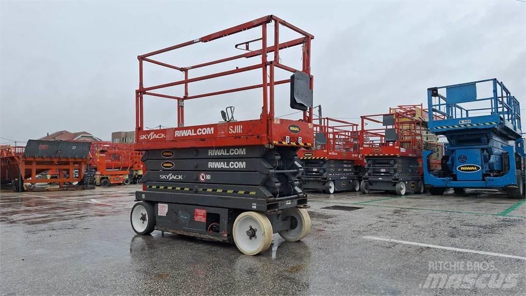 SkyJack SJIII3226 Šķerveida pacēlāji