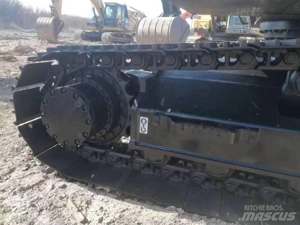 Hitachi ZX 200 Kāpurķēžu ekskavatori