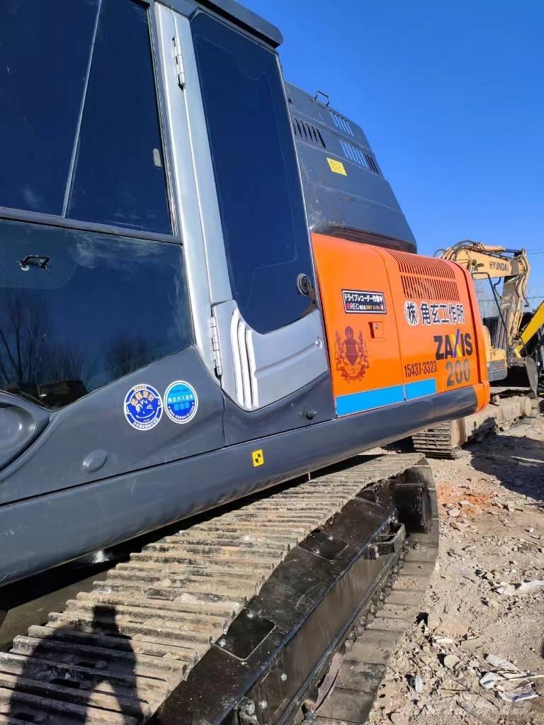 Hitachi ZX 200 Kāpurķēžu ekskavatori