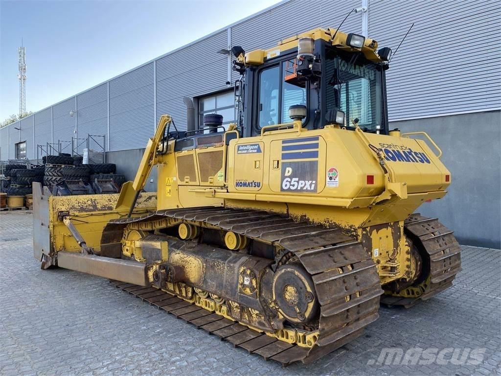 Komatsu D65PXI-18 Kāpurķēžu buldozeri