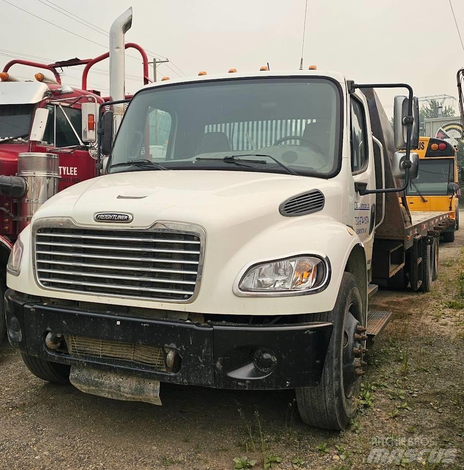 Freightliner M2 Platformas/izkraušana no sāniem
