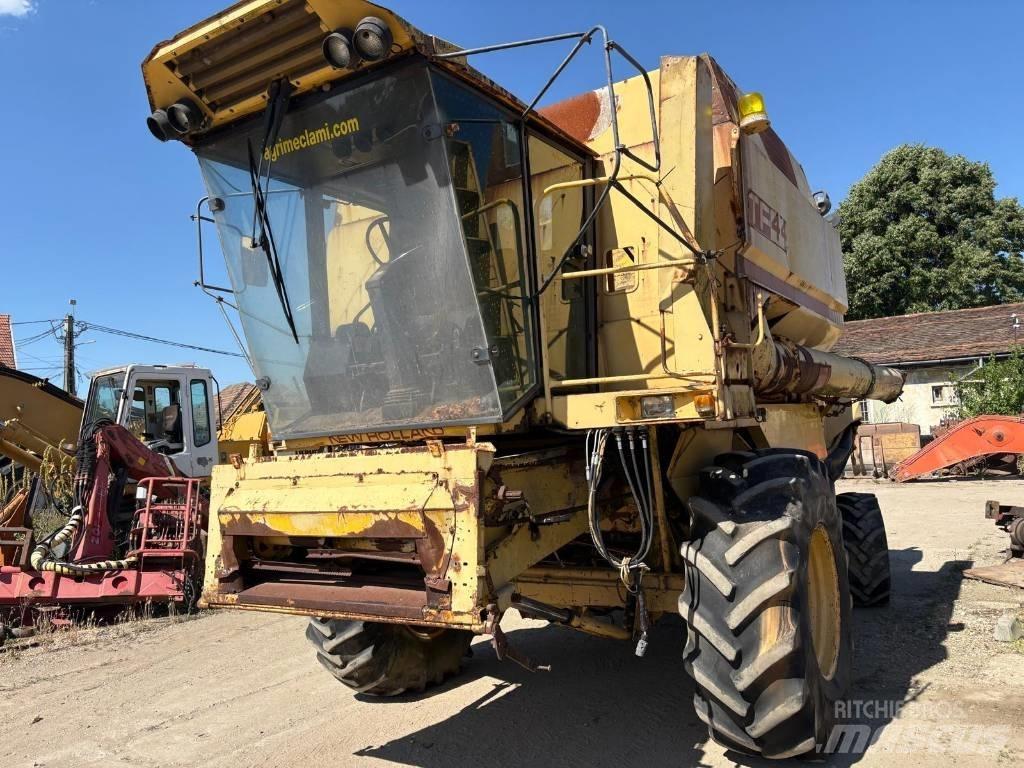 New Holland TF 42 Ražas novākšanas kombaini