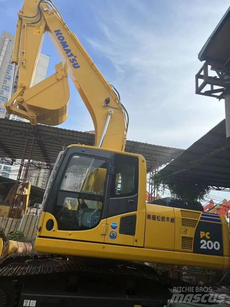 Komatsu PC 200 Vidēja lieluma ekskavatori 7 t - 12 t
