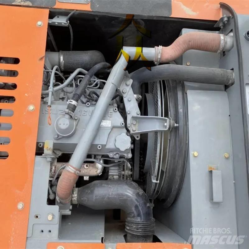 Hitachi ZX 210 Kāpurķēžu ekskavatori