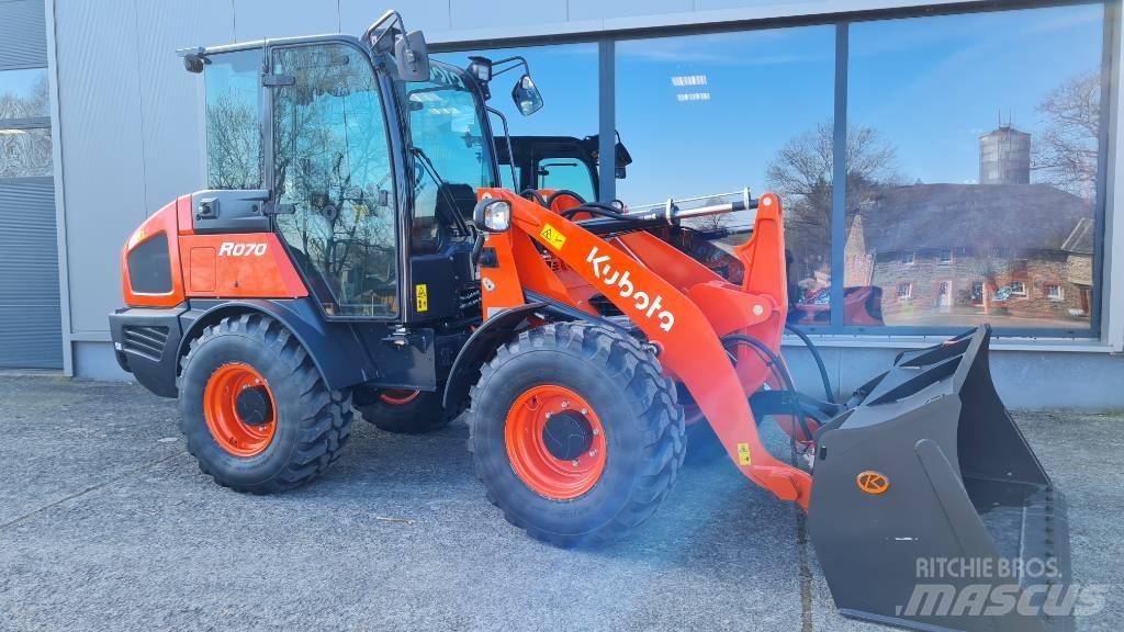 Kubota R 070 Iekrāvēji uz riteņiem
