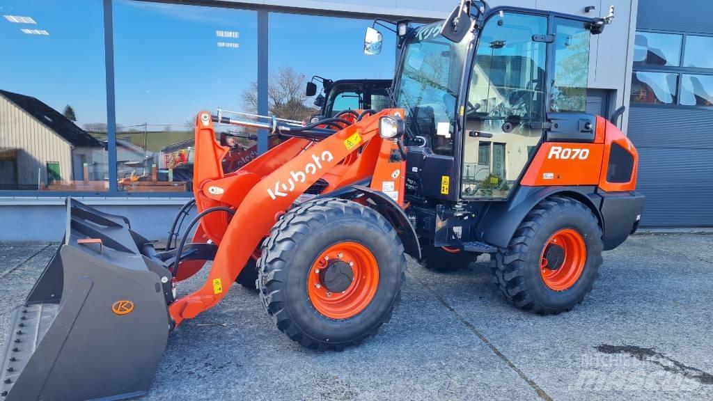 Kubota R 070 Iekrāvēji uz riteņiem