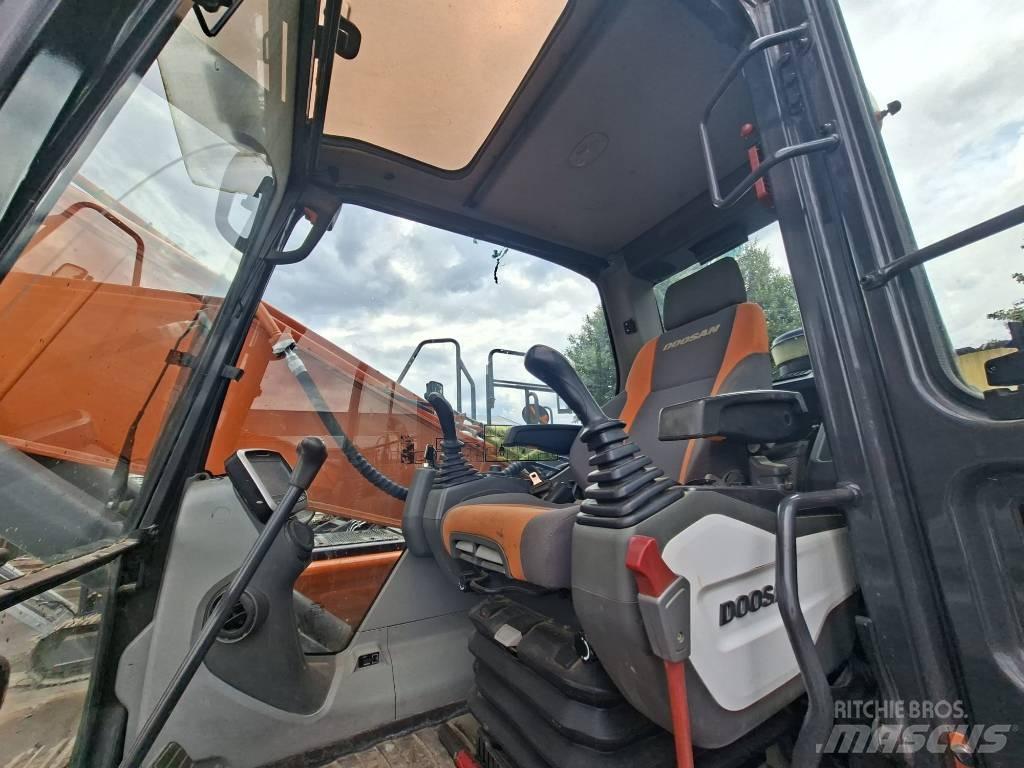 Doosan DX225LC-5 Kāpurķēžu ekskavatori