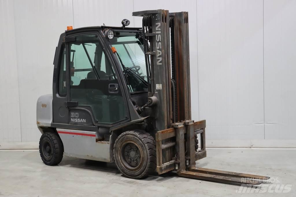 Nissan FGD02A30Q Tehnika ar dīzeļa dzinēju