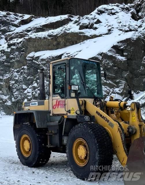 Komatsu WA 270 Iekrāvēji uz riteņiem