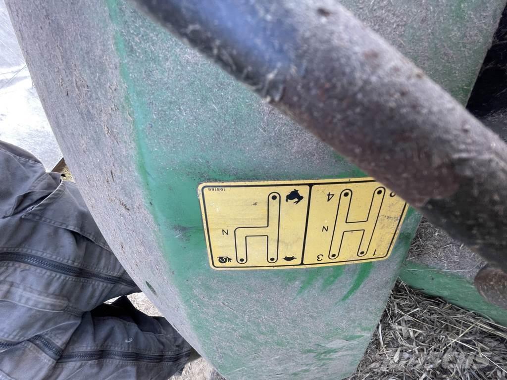 John Deere 5215 Traktori