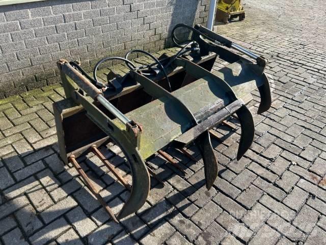 JCB Pelikan bak Kausi