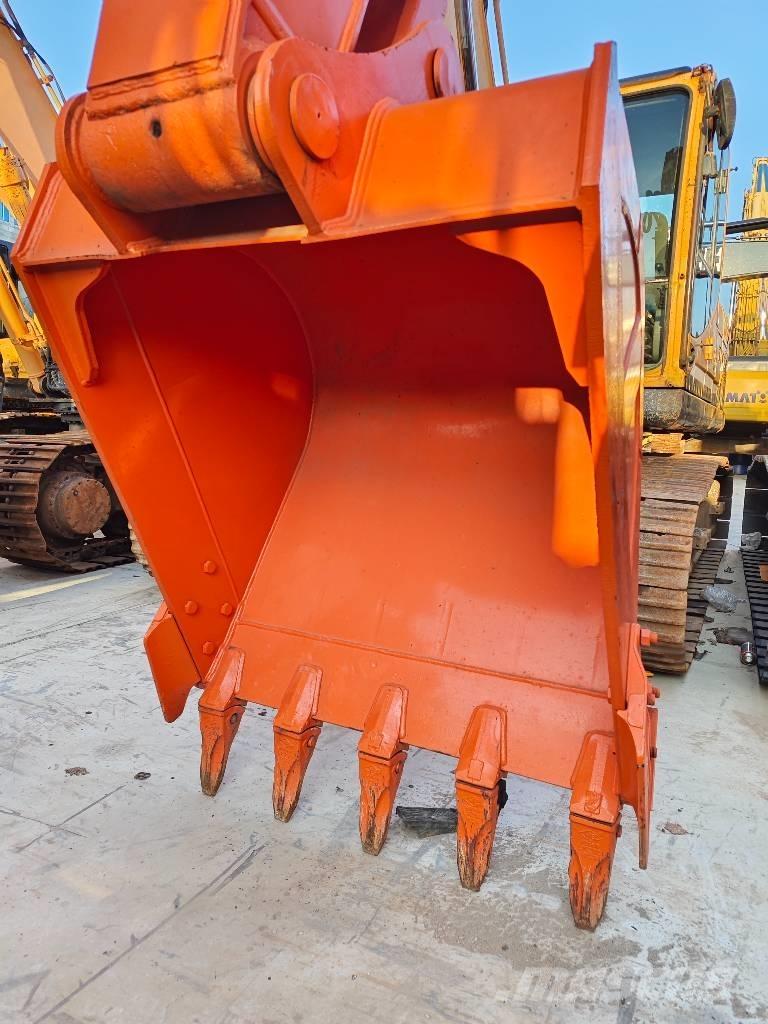 Hitachi ZX 210 Kāpurķēžu ekskavatori