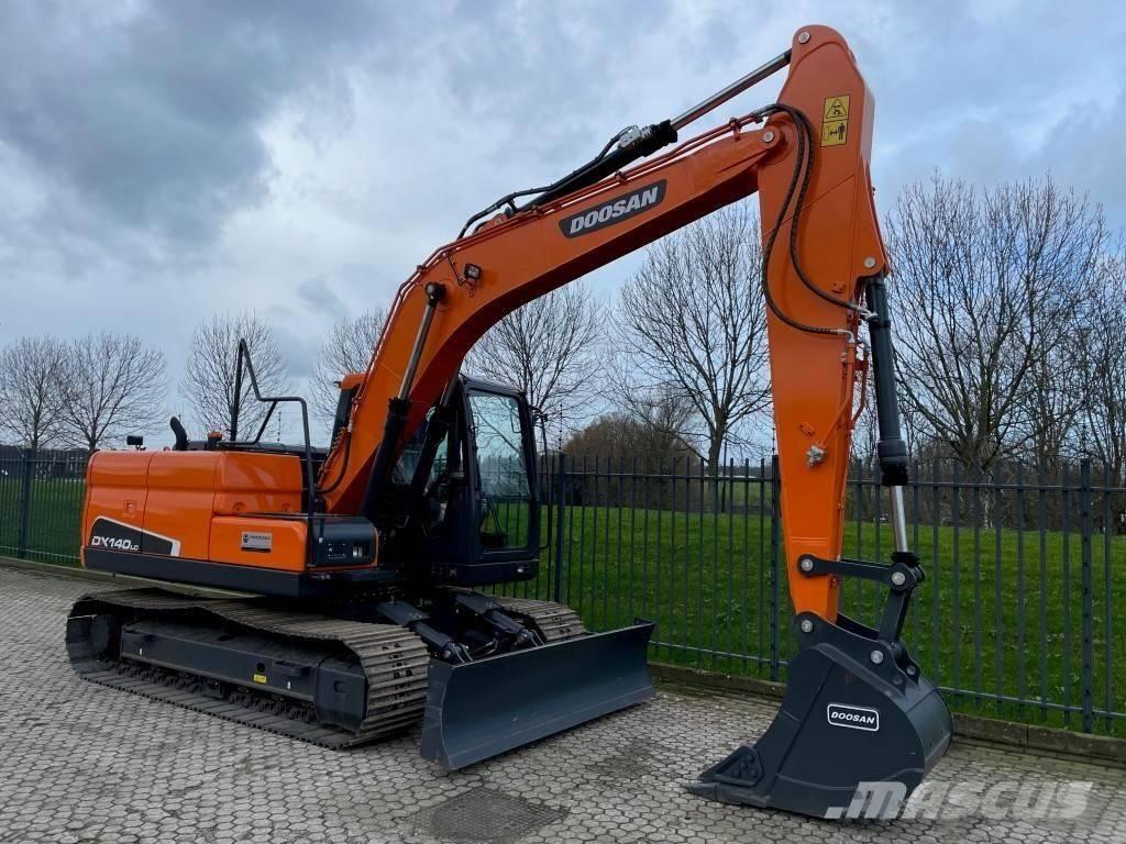 Doosan dx140w Ekskavatori uz riteņiem