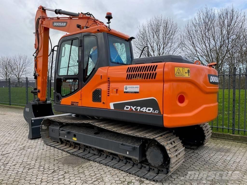 Doosan dx140w Ekskavatori uz riteņiem