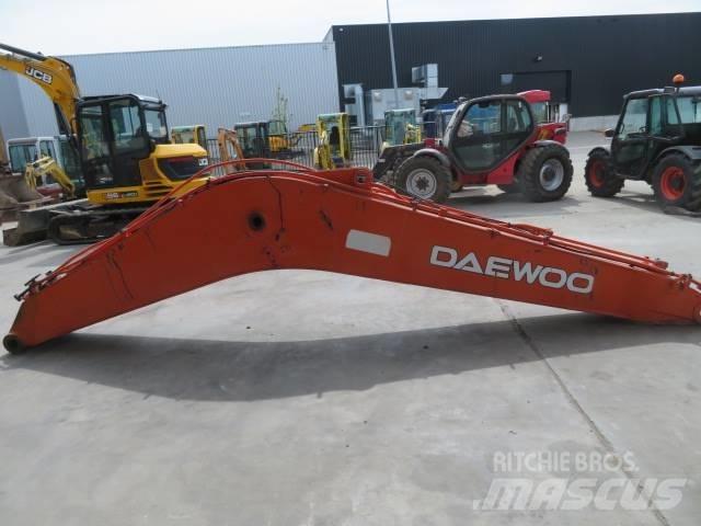 Daewoo DX 225 LC Šasija un piekare