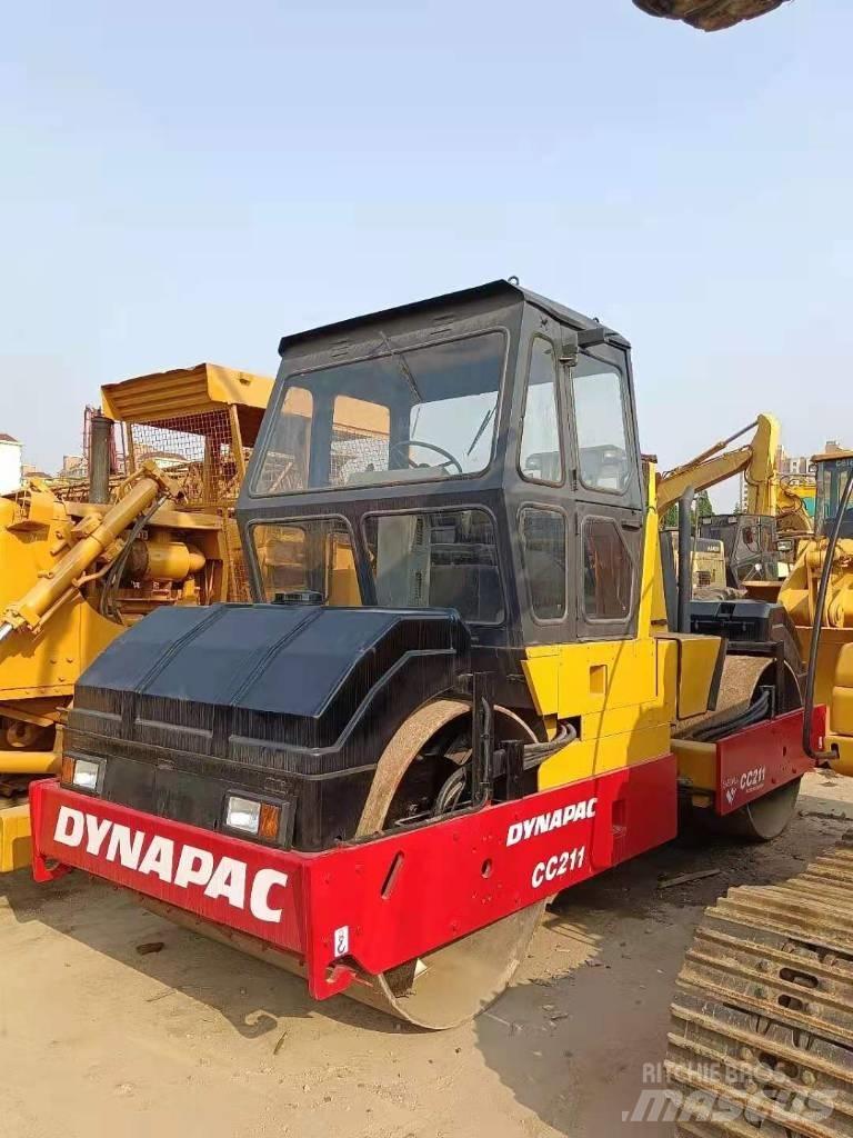 Dynapac CC 211 Divvalču grunts veltņi