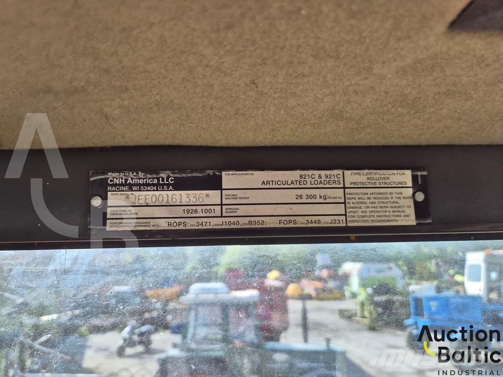 CASE 821 C Iekrāvēji uz riteņiem