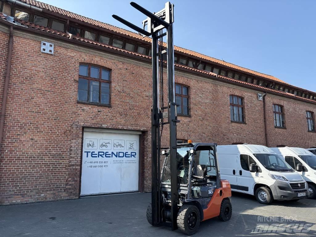 Toyota 06-8FD30F Tehnika ar dīzeļa dzinēju
