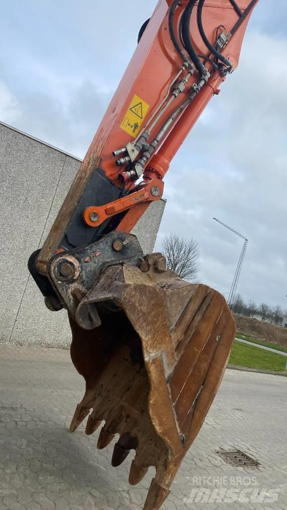 Hitachi ZX 300 LC-6 Kāpurķēžu ekskavatori