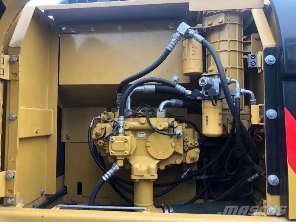 CAT 323 Kāpurķēžu ekskavatori