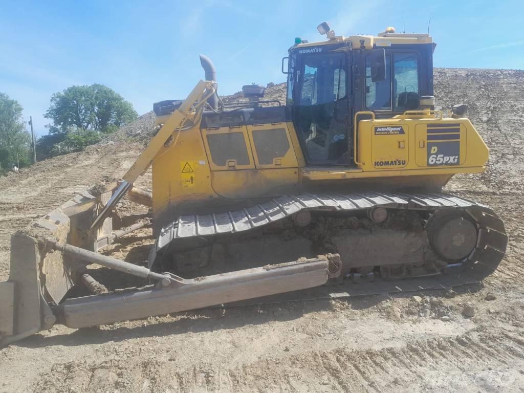 Komatsu D65PXi-18 Kāpurķēžu buldozeri