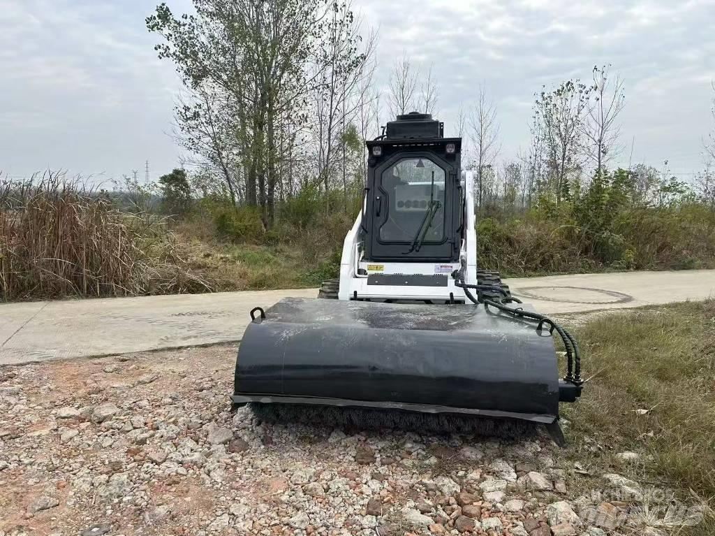 Bobcat S 130 Lietoti riteņu kompaktiekrāvēji