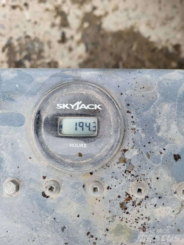 SkyJack 32/19 Šķerveida pacēlāji