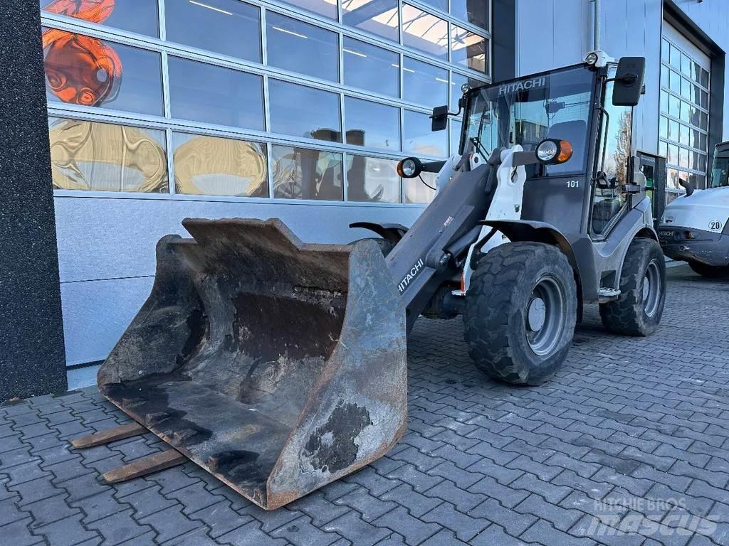 Hitachi ZW75 Iekrāvēji uz riteņiem