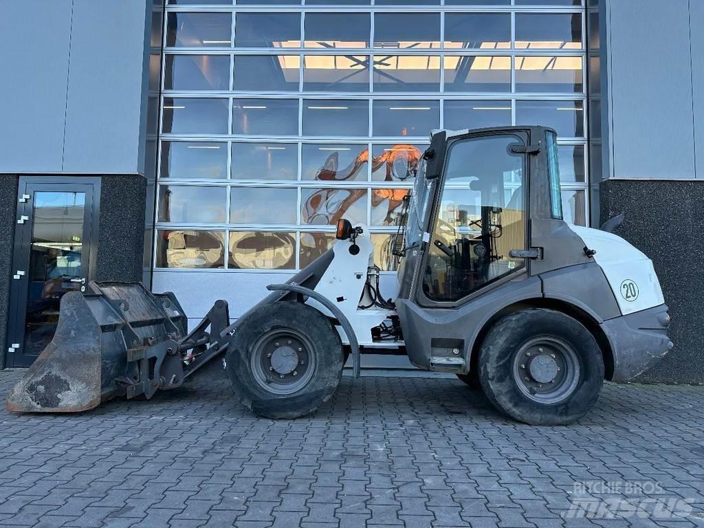 Hitachi ZW75 Iekrāvēji uz riteņiem