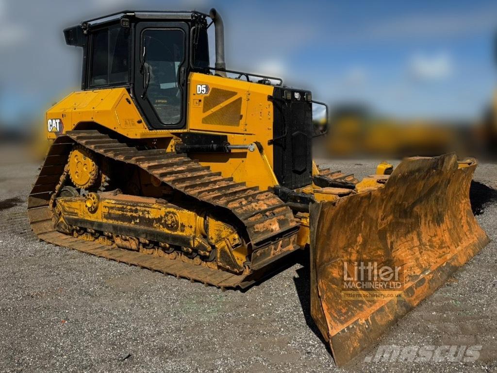CAT D 5 Kāpurķēžu buldozeri