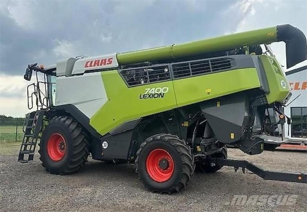 CLAAS Lexion 7400 Ražas novākšanas kombaini