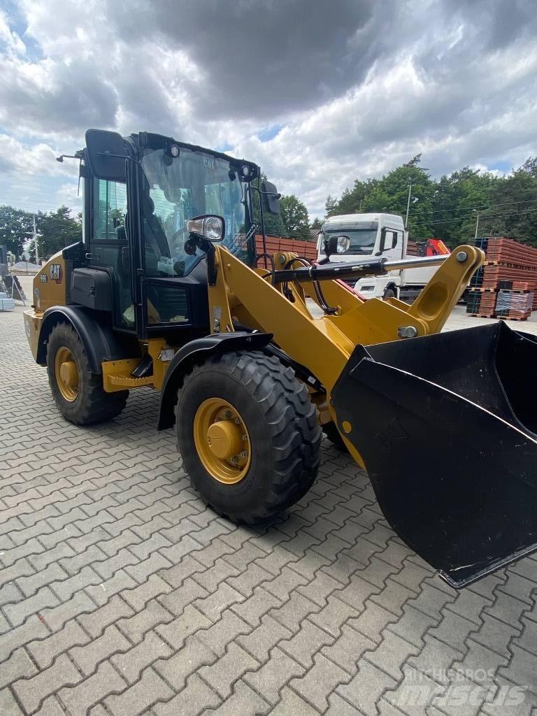 CAT 906 Iekrāvēji uz riteņiem
