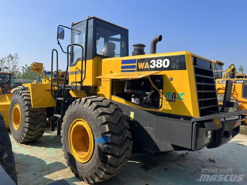 Komatsu WA 380 Iekrāvēji uz riteņiem