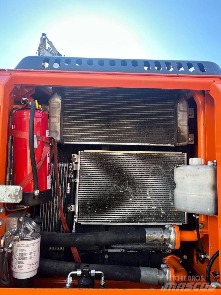 Doosan DX 210 W Ekskavatori uz riteņiem