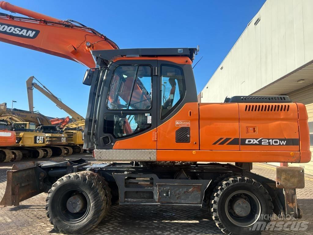 Doosan DX 210 W Ekskavatori uz riteņiem