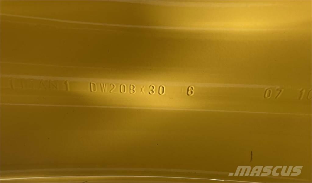 John Deere 20x30 Riepas, riteņi un diski