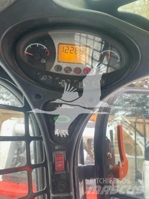 Bobcat S450 Lietoti riteņu kompaktiekrāvēji
