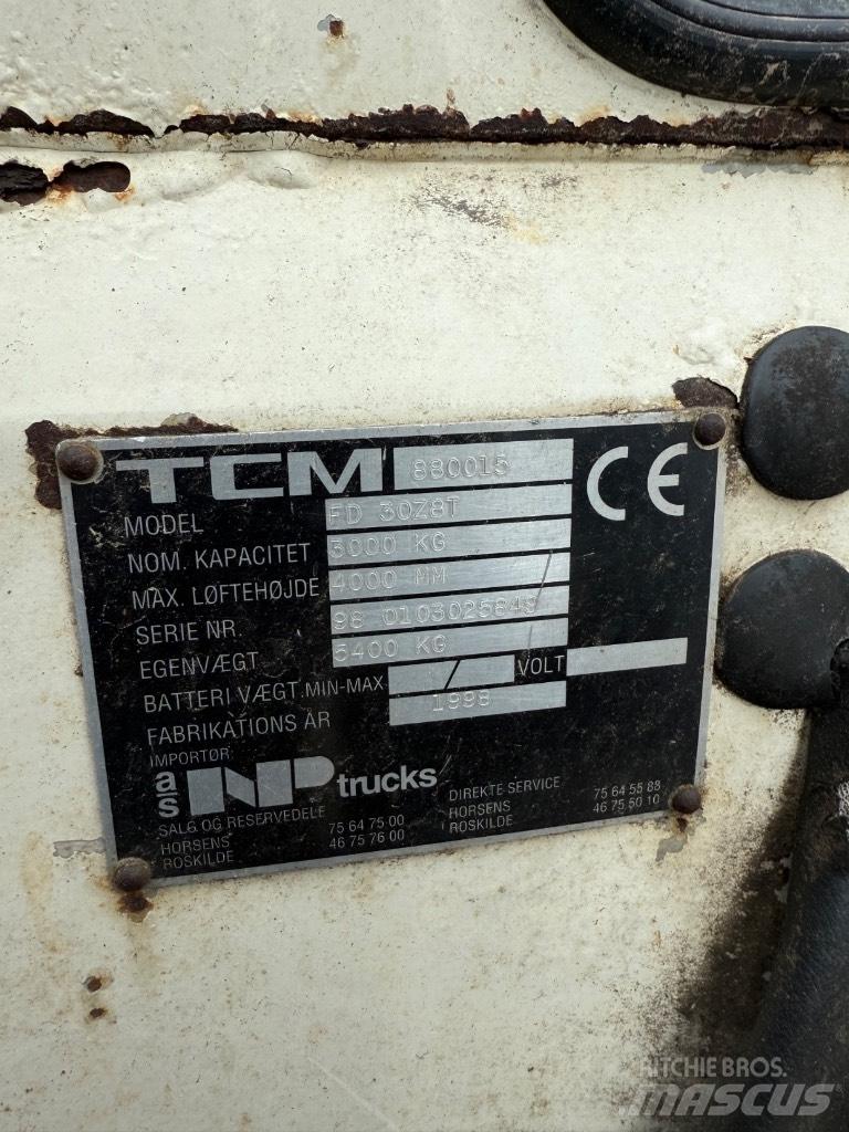 TCM FD 30 Tehnika ar dīzeļa dzinēju